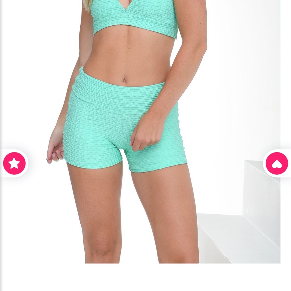 Croco Skin Booty Shorts Vitamin Sea

ISO